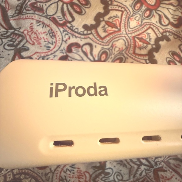 iProda Other - New w/o box.Professional highly rated IPRODA hair straightener!Out of stock
